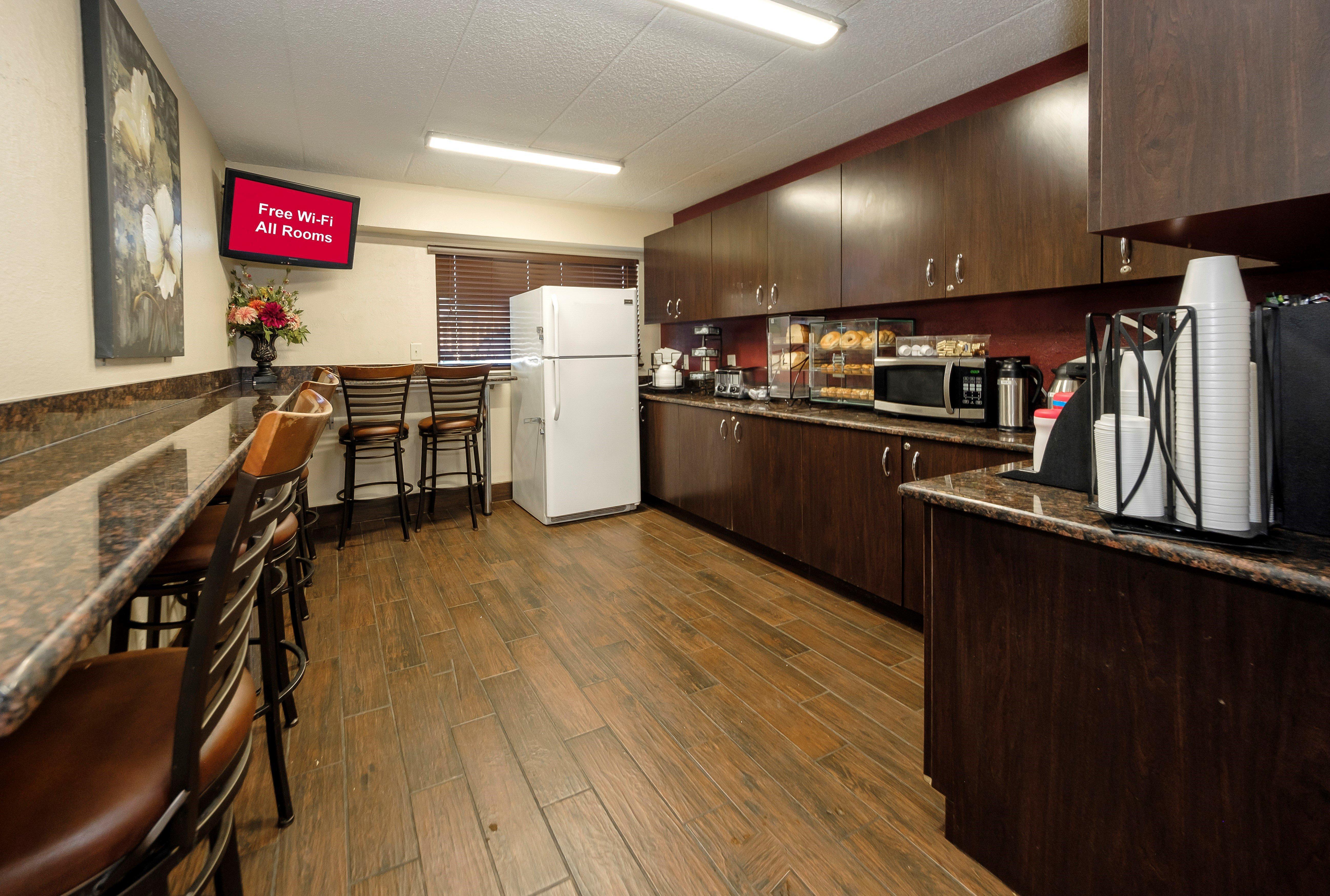 Red Roof Inn Lansing East - Msu מראה חיצוני תמונה