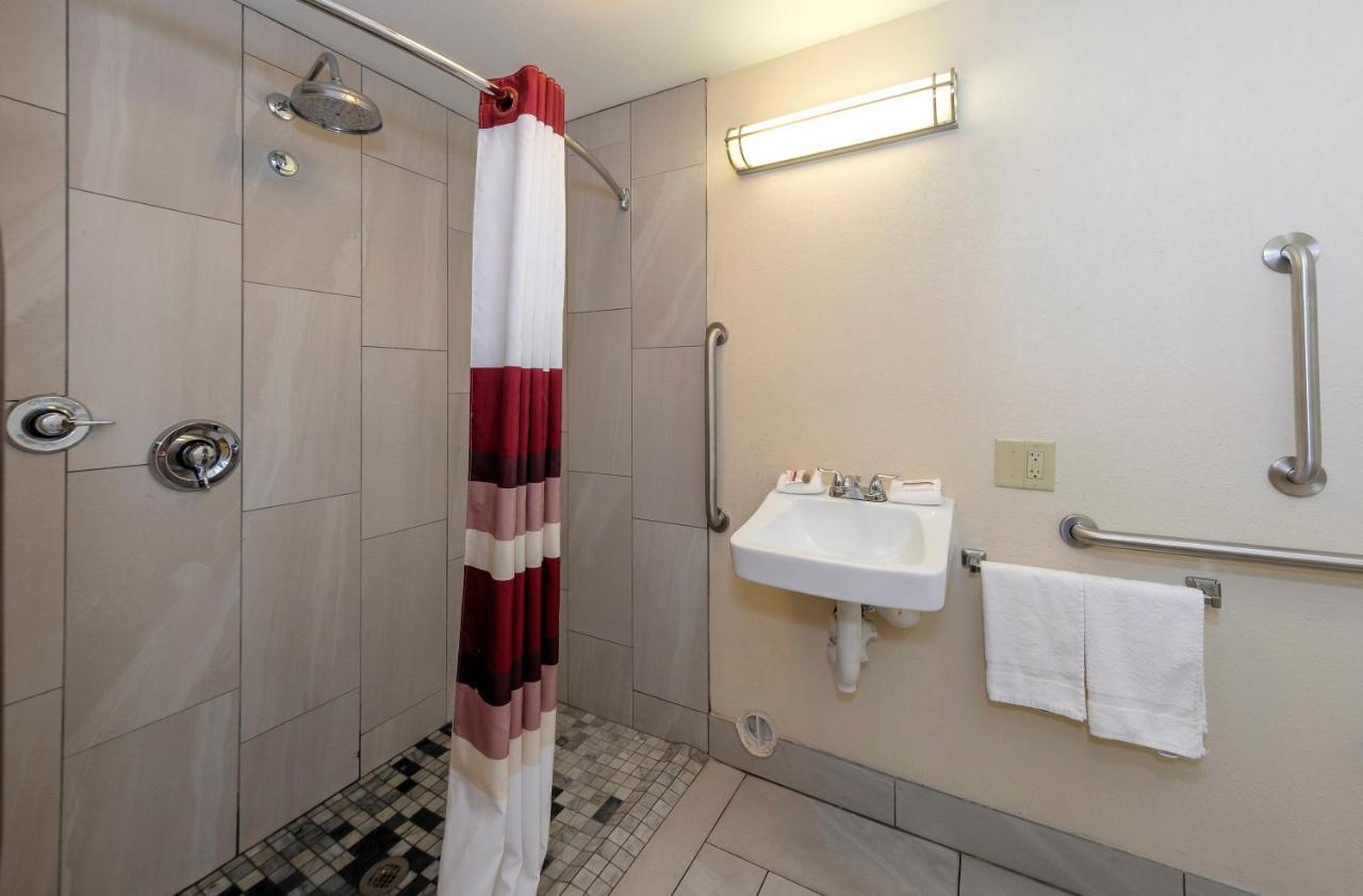 Red Roof Inn Lansing East - Msu מראה חיצוני תמונה
